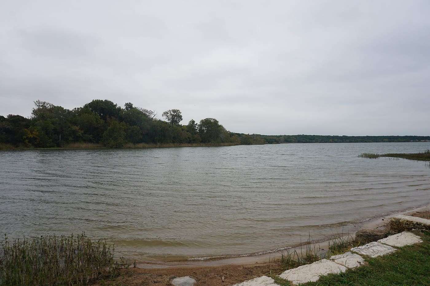 Cedar Lake at Cleburne State Park in Johnson County , Texas ( United States ).