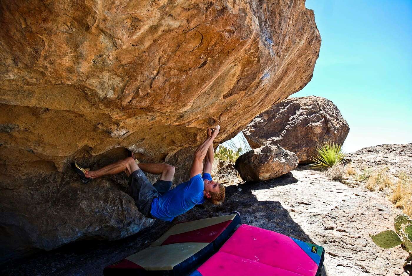 Hueco Tanks State Historic Site bouldering: Governor v10